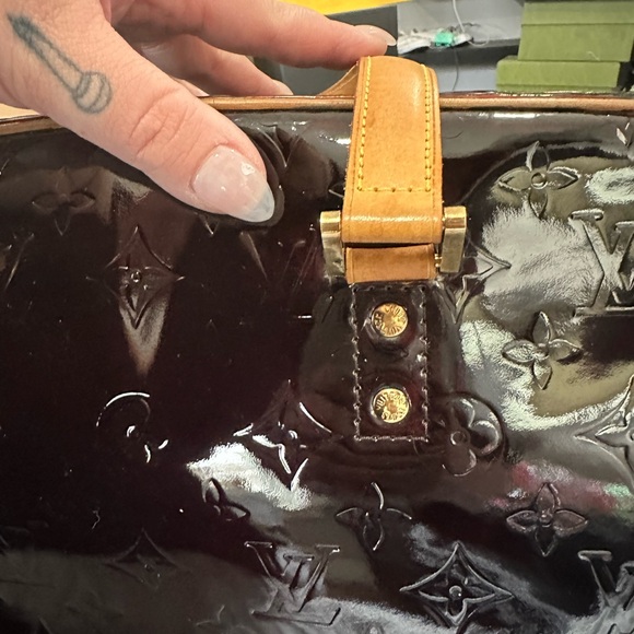 🖤LOUIS VUITTON VERNIS SUTTON BAG🖤 - Picture 7 of 16